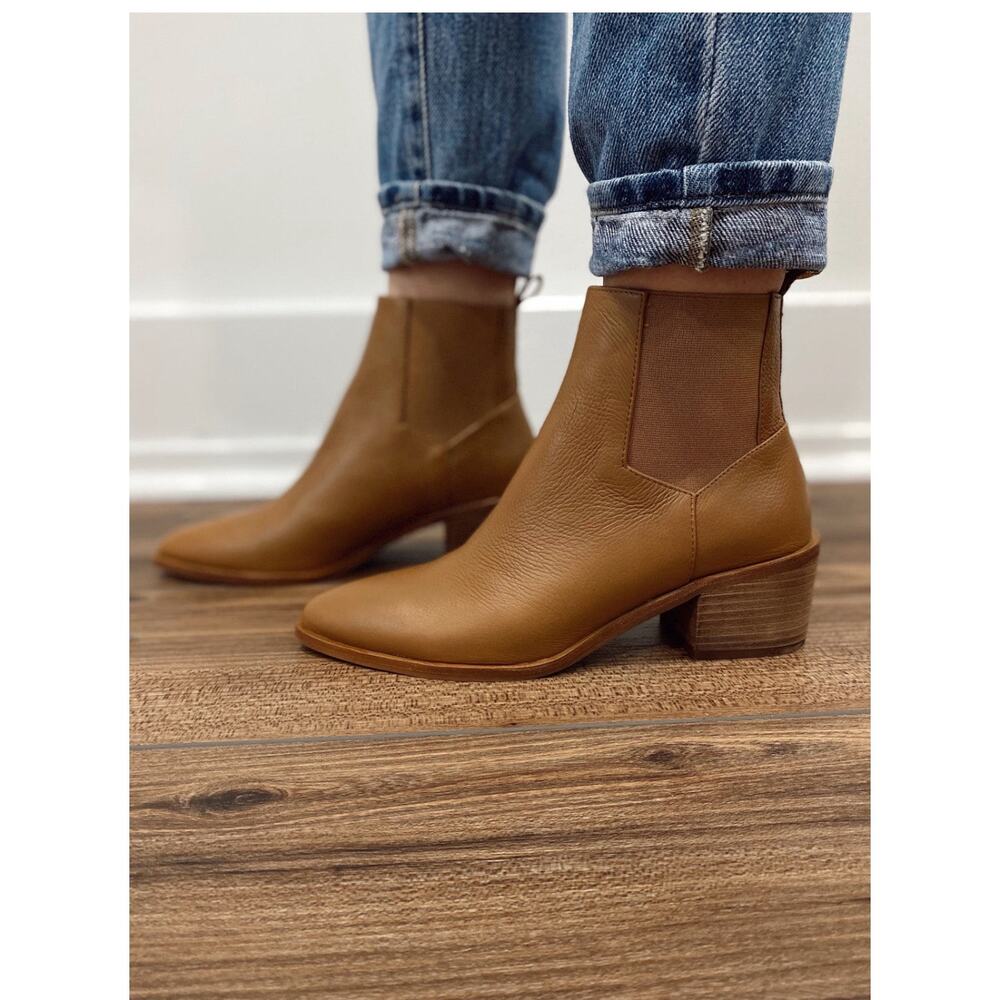 Chinese Laundry Boots Women Filip Pointed Chelsea Ankle Bootie Camel Leather 7.5